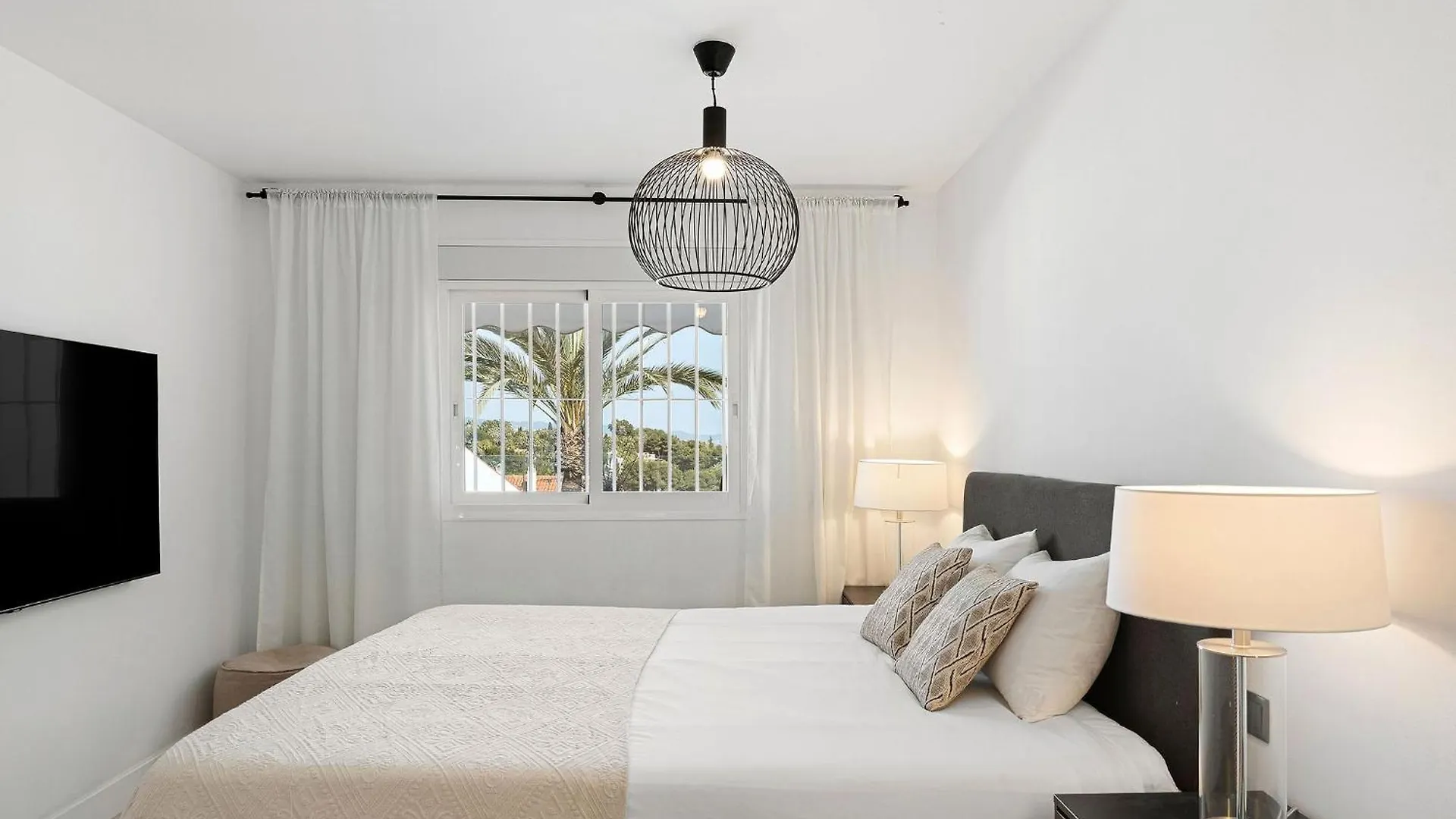 5 Bedroom Luxury Apt W Pool, Garage And Amazing Views Marbella Apartment