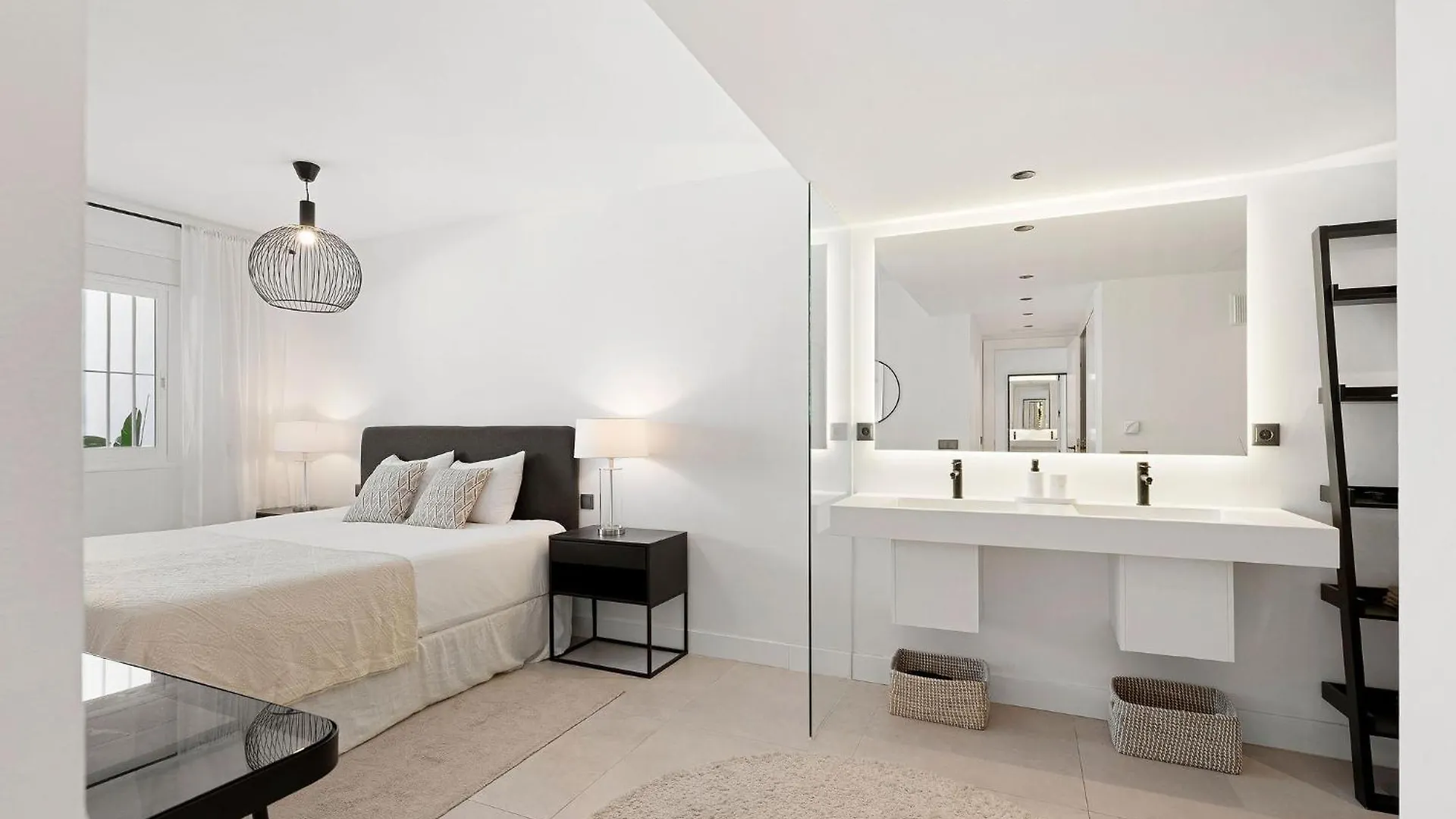 Apartment 5 Bedroom Luxury Apt W Pool, Garage And Amazing Views Marbella Spain