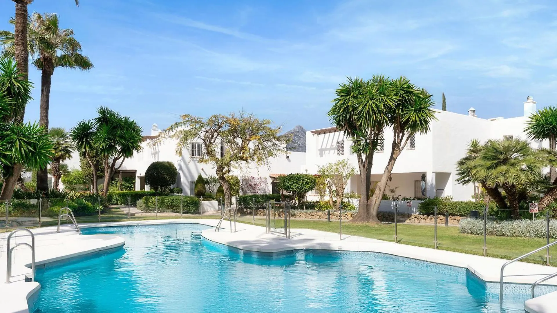 5 Bedroom Luxury Apt W Pool, Garage And Amazing Views Marbella Apartment