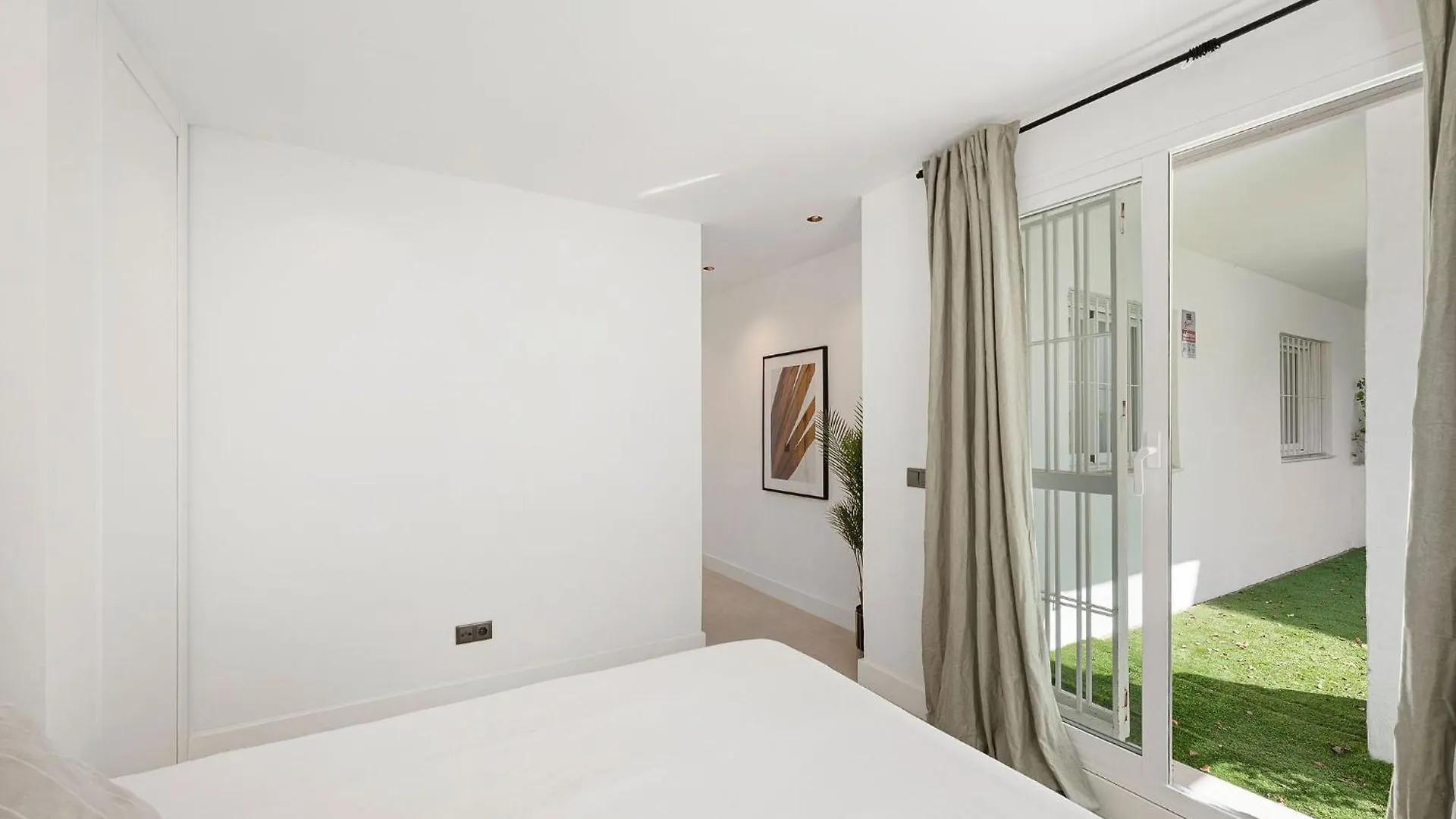 5 Bedroom Luxury Apt W Pool, Garage And Amazing Views Marbella