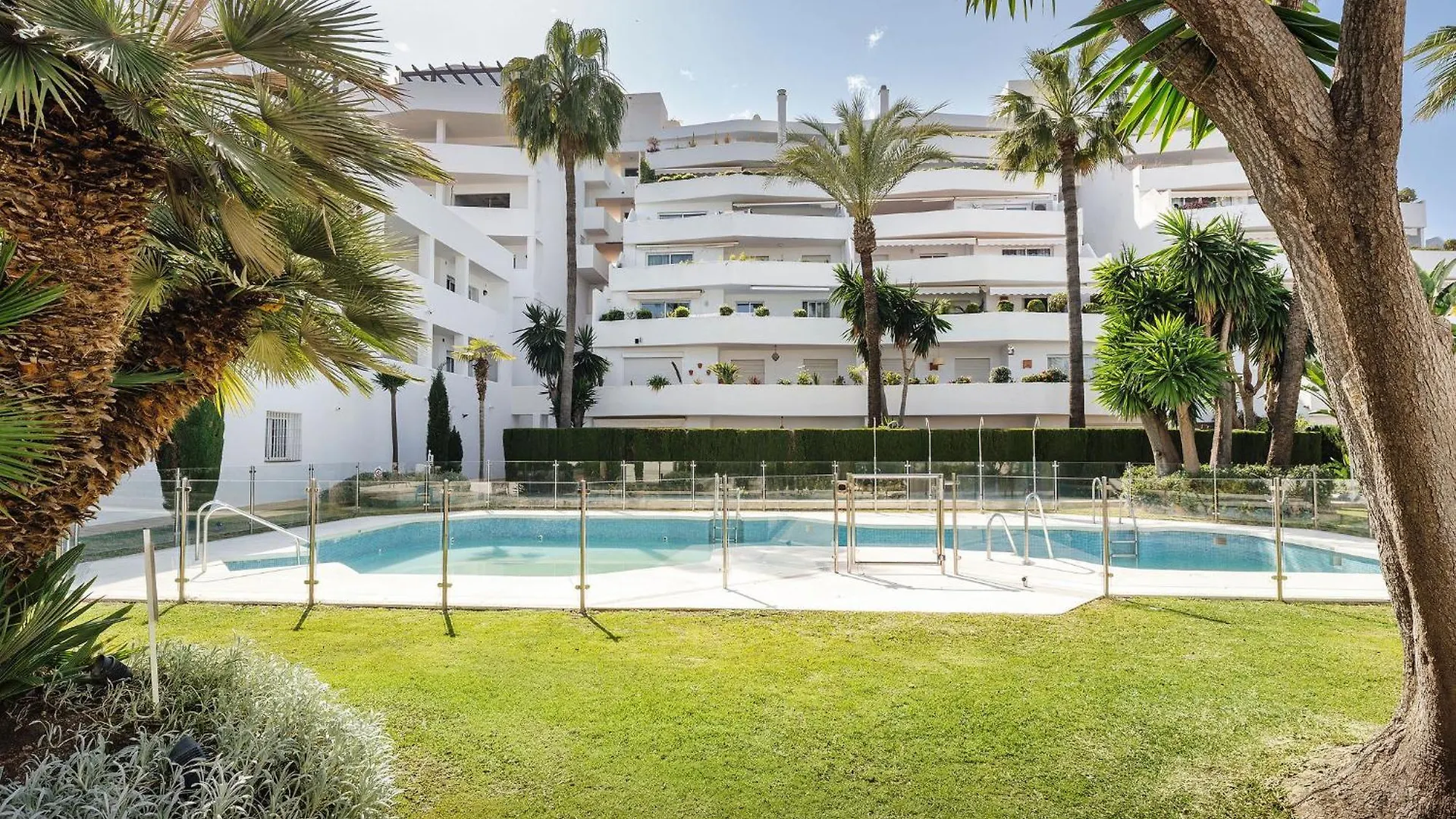 Apartment 5 Bedroom Luxury Apt W Pool, Garage And Amazing Views Marbella Spain