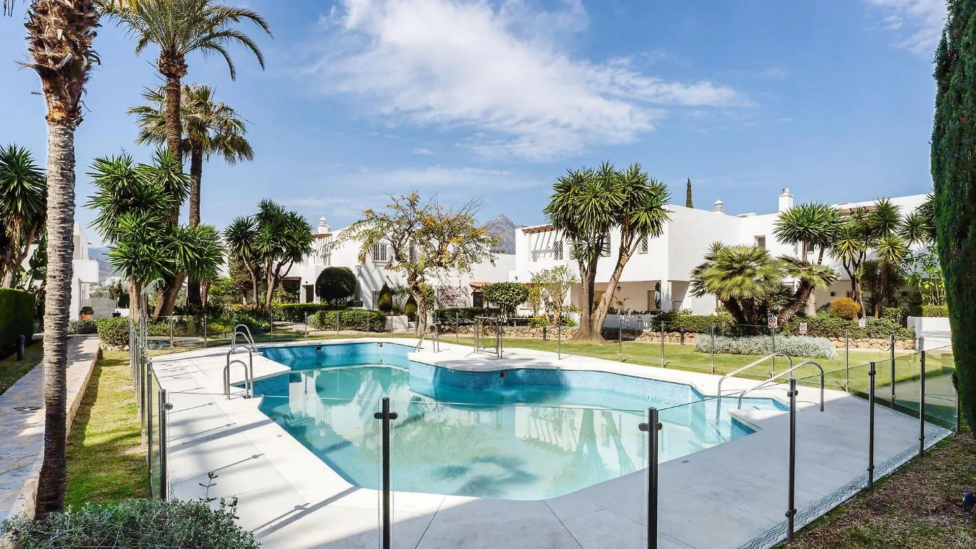 5 Bedroom Luxury Apt W Pool, Garage And Amazing Views Marbella